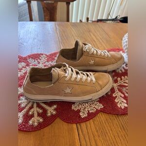 Converse Single Star Beige Leather Low-Tops Sz 8.5 Women, Sz 7 Men